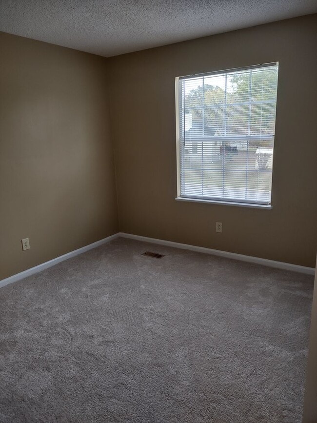 Building Photo - Lovely Upgraded Tri Level Home in Irmo!