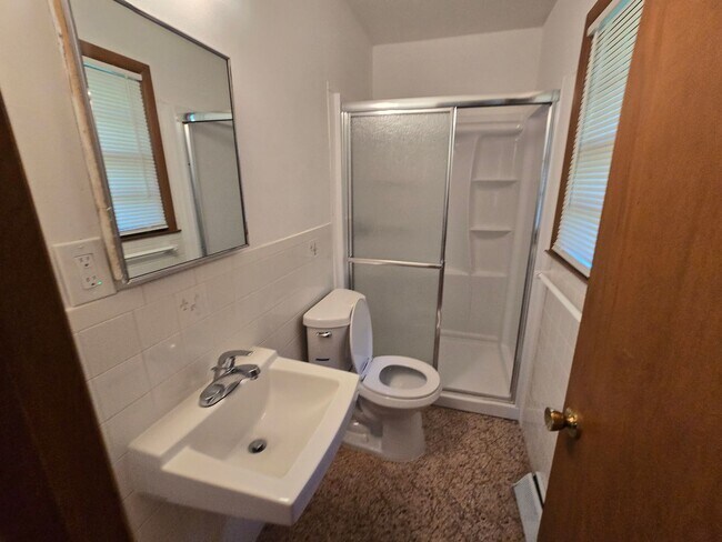 Building Photo - Beautiful 4 bedroom behind the Golf Coarse