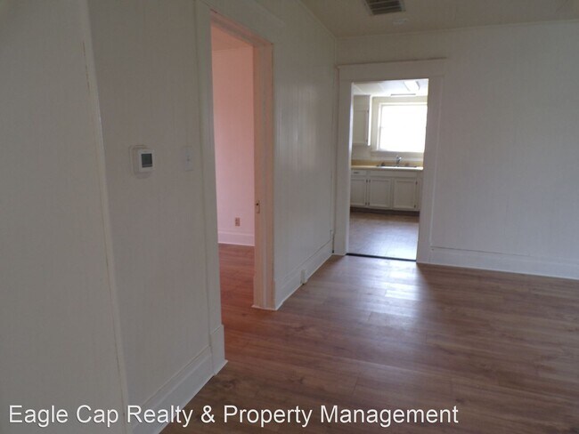 Building Photo - 3 br, 1.5 bath House - 164 E Delta