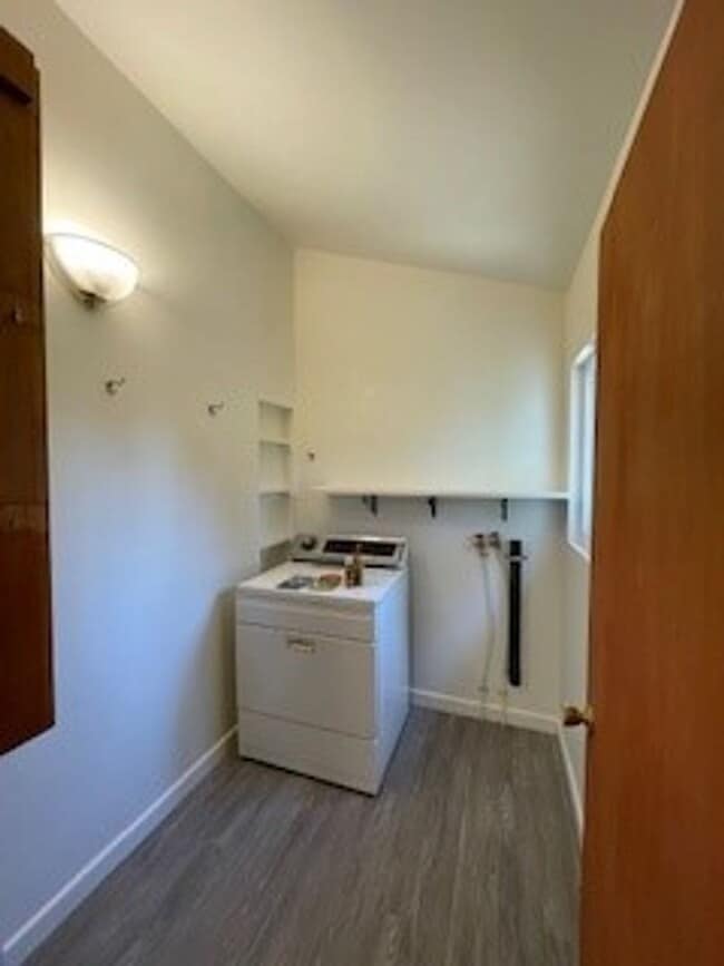 Building Photo - One of Kind 4 bedroom, 2 bath house with P...