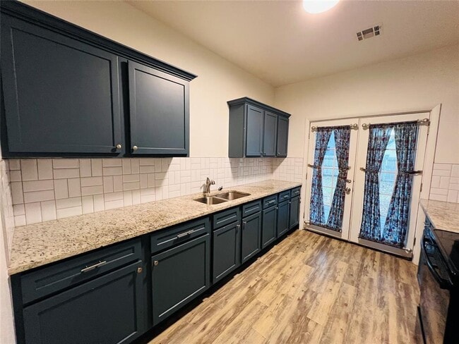 Building Photo - 224 W Eufaula St