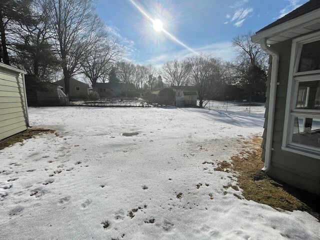 Building Photo - 105 Brewster St