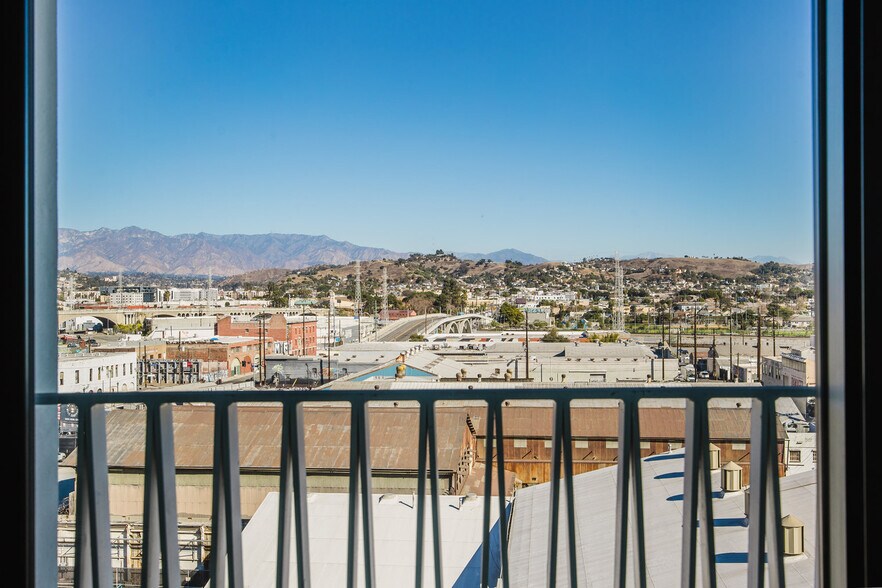 Building Photo - 200 Mesnager St