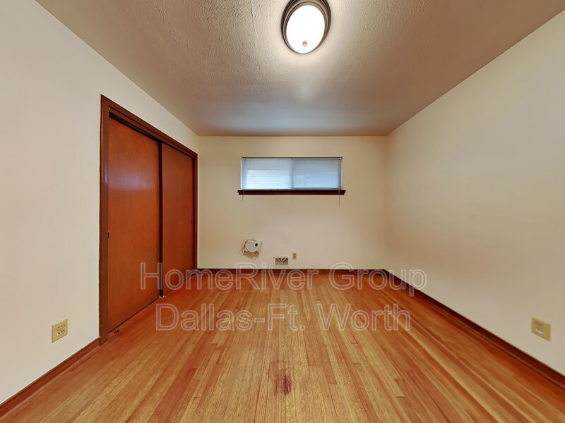 Building Photo - 1216 Glen Cove Dr