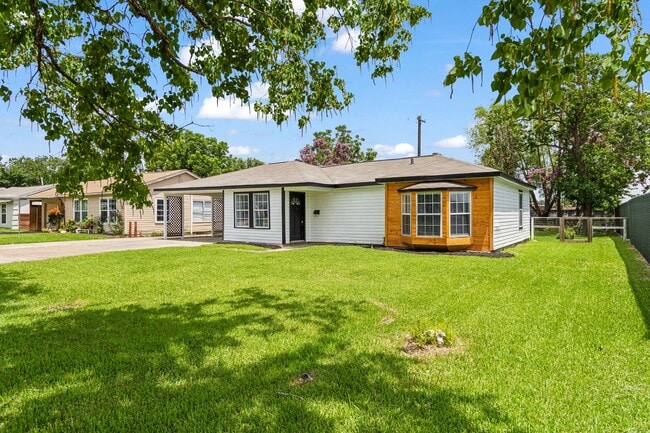 Building Photo - 1000 W Thomas Ave