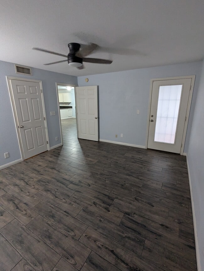 Building Photo - Unit 1006