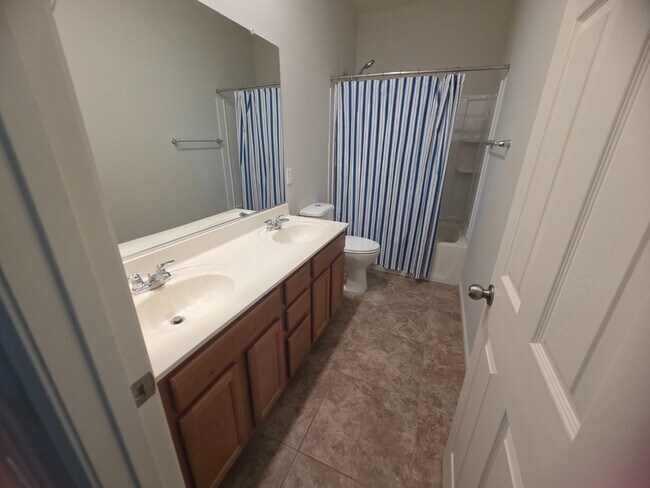 Building Photo - 9 S 195th Ln