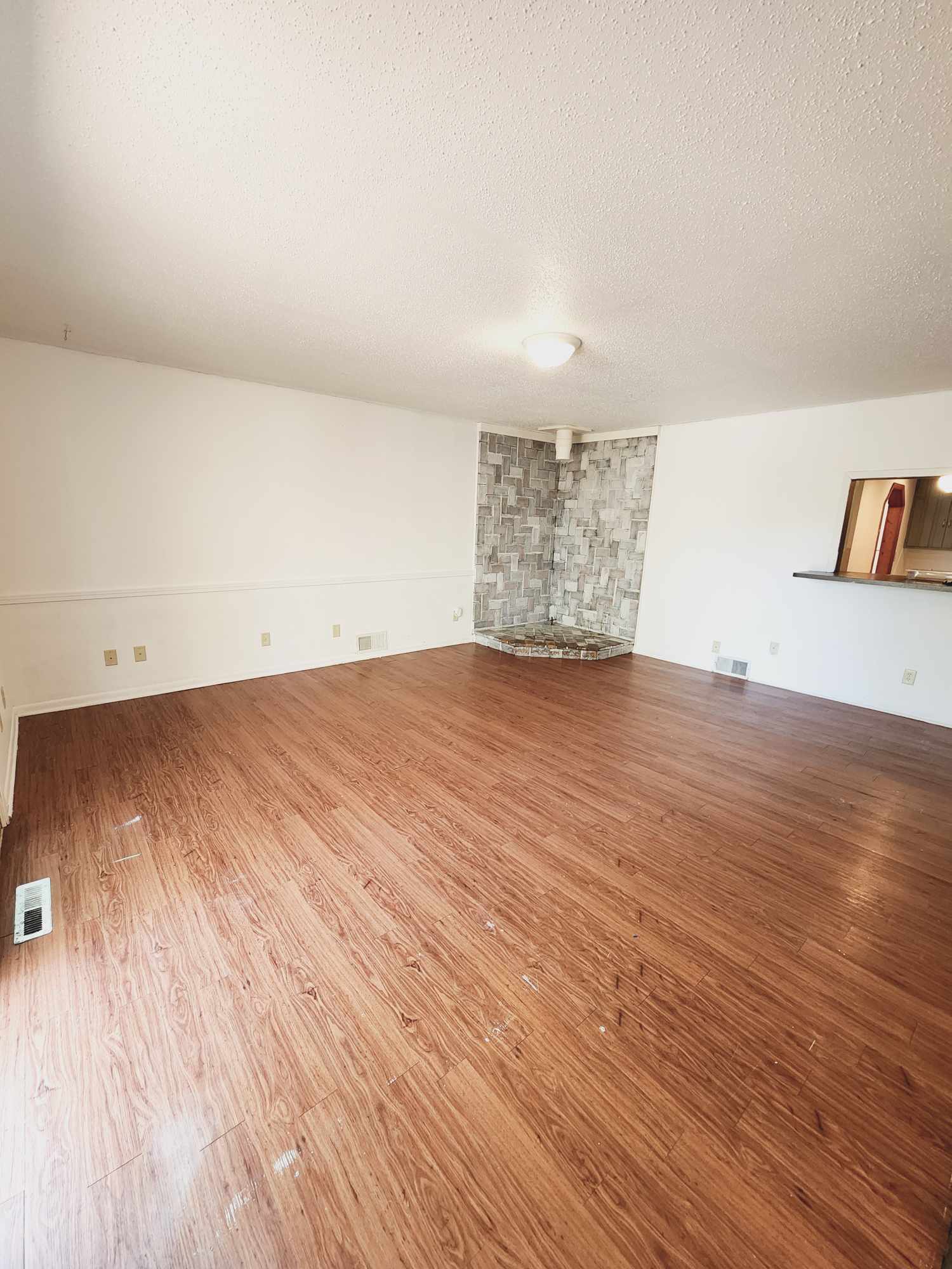 Building Photo - 265 Stevens St W