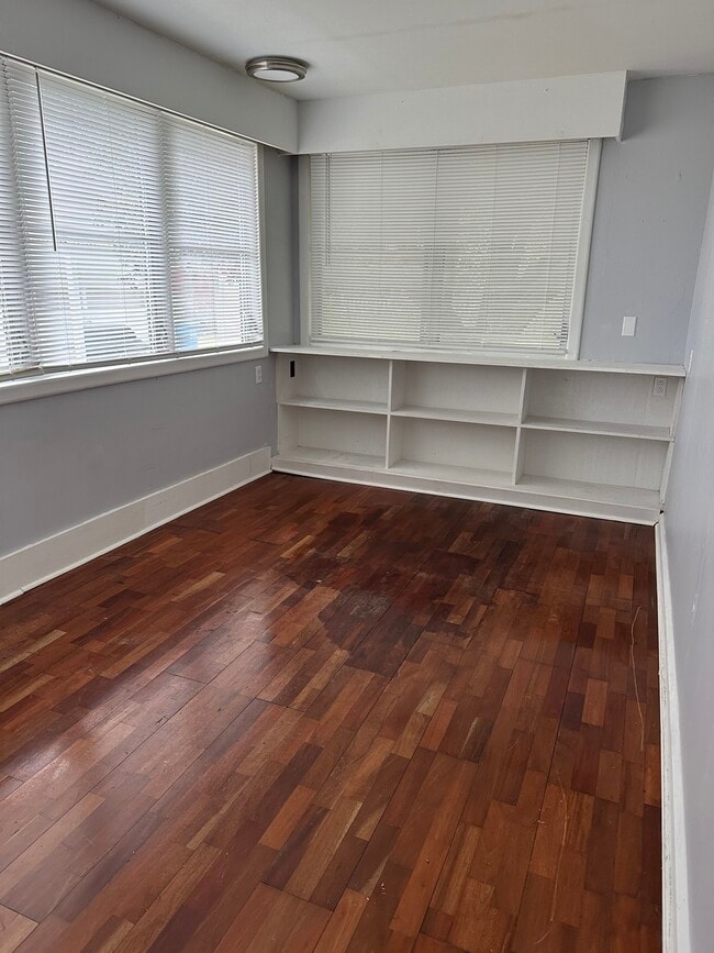 Building Photo - 1601 S 41st St