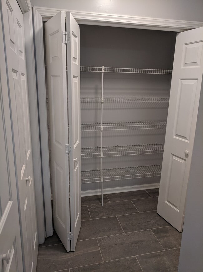 Building Photo - 3888 Oak Branch Cir W