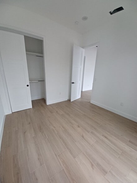 Building Photo - 319 E Ramona St