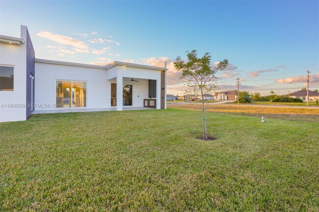 Building Photo - 5 SW 26th Pl