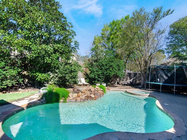 Building Photo - 25 Cokeberry St