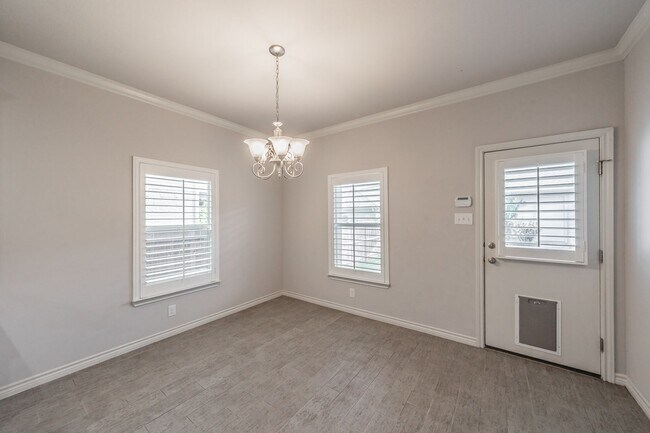 Building Photo - Charming 3-Bedroom, 2-Bathroom Townhome – ...