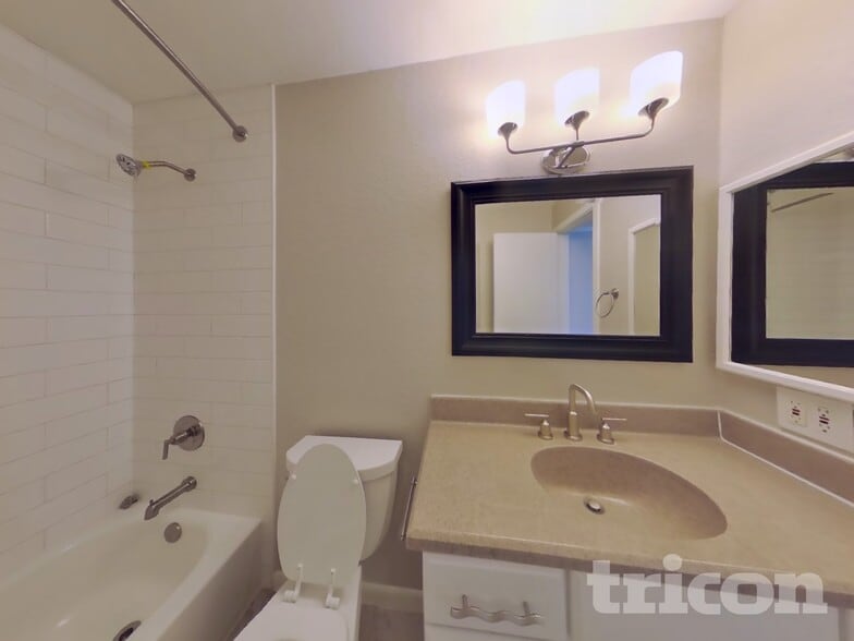 Building Photo - 1712 Hartford Dr