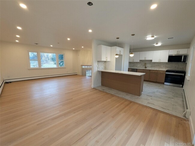 Building Photo - 727 NY-302