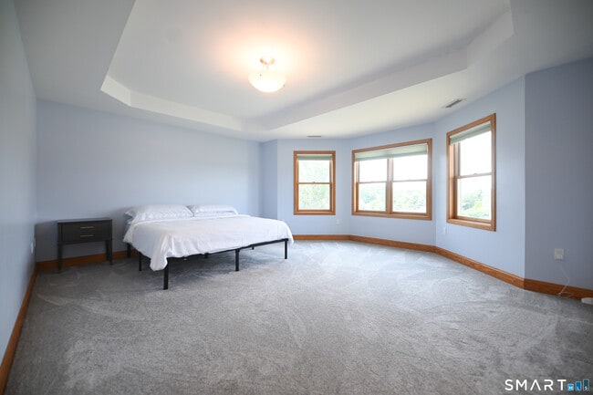 Building Photo - 19 Longview Dr