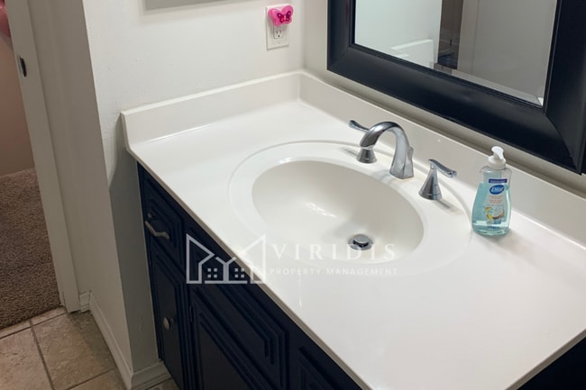 Building Photo - 1001 Mohawk St