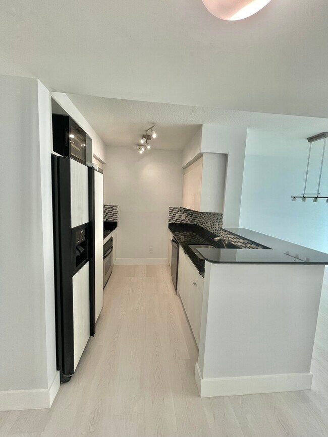 Building Photo - 335 S Biscayne Blvd