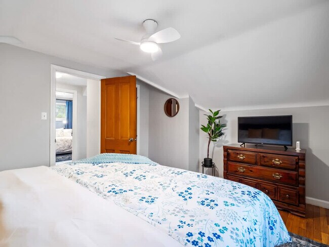 Building Photo - 386 Walworth Ave