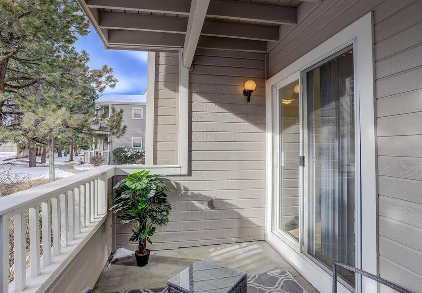 Private Patio - 5712 W Asbury Plz