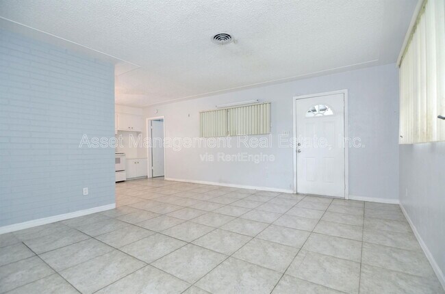 Building Photo - 5302 13th Ave S