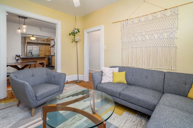 Building Photo - 829 N Taylor St