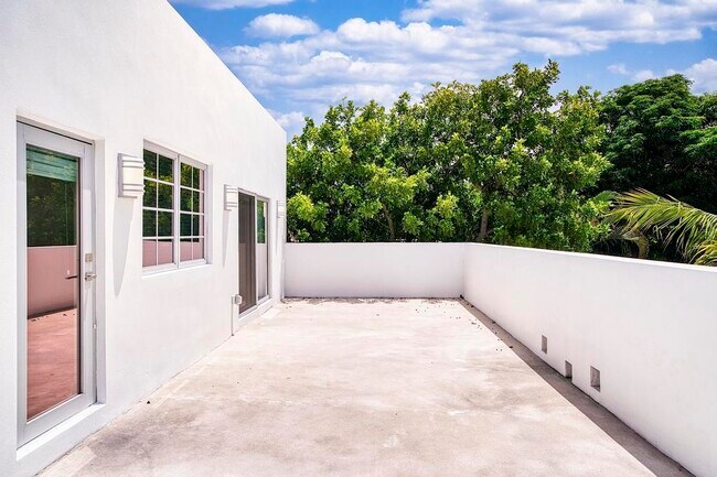 Building Photo - 211 Ocean Breeze