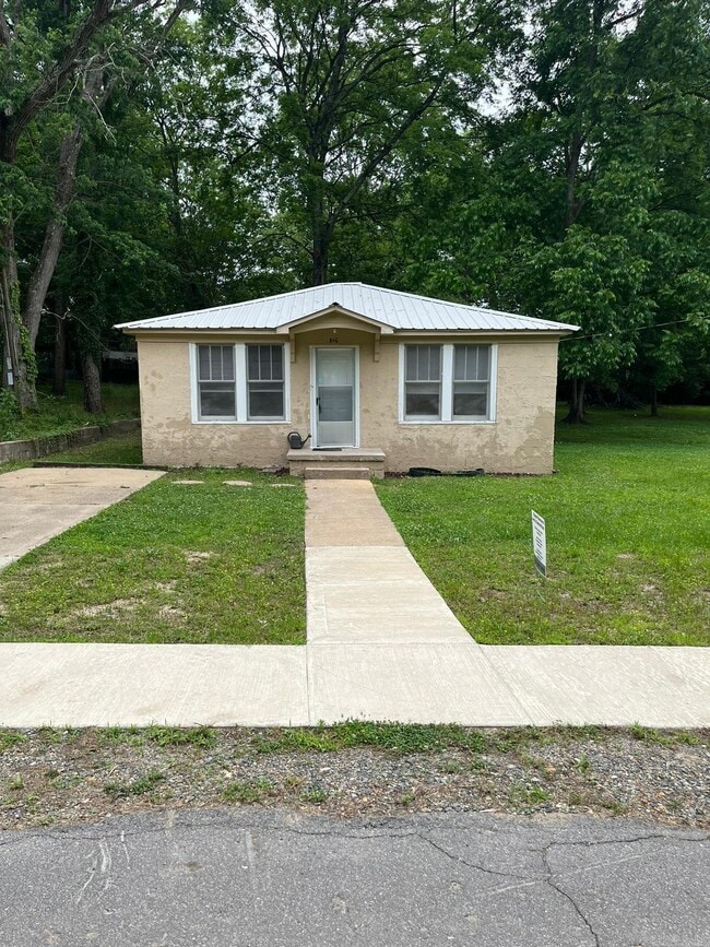 Building Photo - 223 W Highland Ave