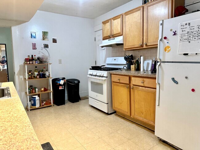 Building Photo - 223 Summer St