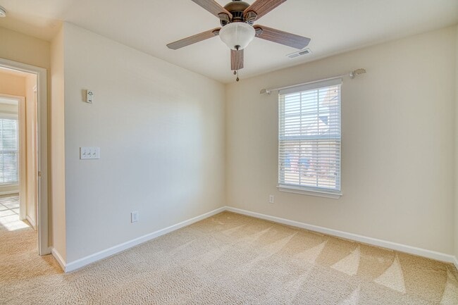 Building Photo - Incredible Home In Gated Community/Simpsonville