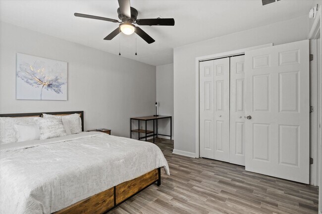 Building Photo - 2114 Main St