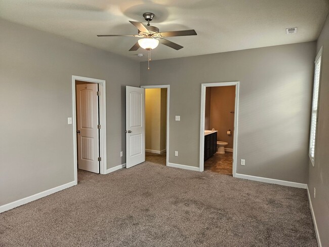 Building Photo - 3 Bedroom/2.5 Bath - Holly Ridge - The Lan...