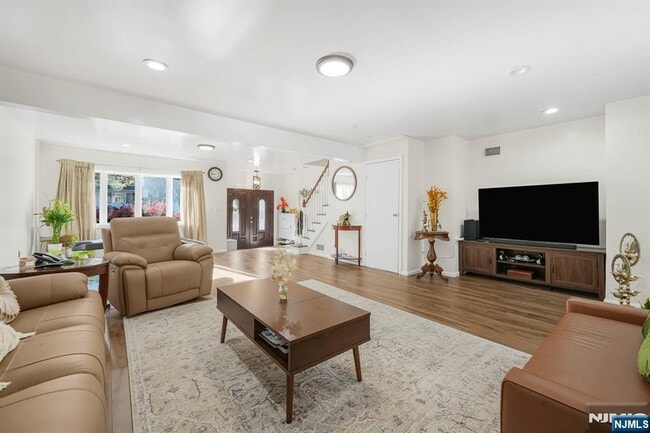 Building Photo - 405 Burnet Pl