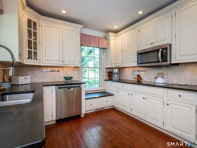 Building Photo - 103 Litchfield Rd