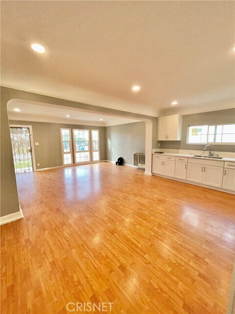 Building Photo - 4432 3rd Ave