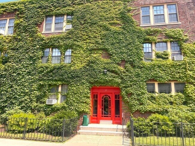 Building Photo - 31 Park St