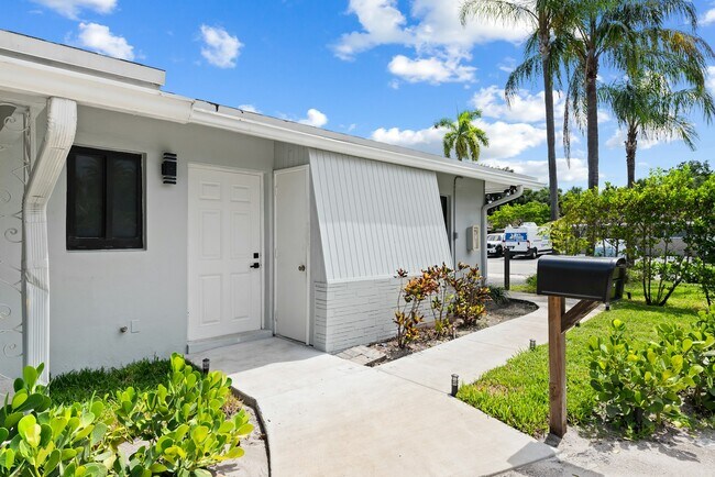 Building Photo - 2808 Middle River Dr