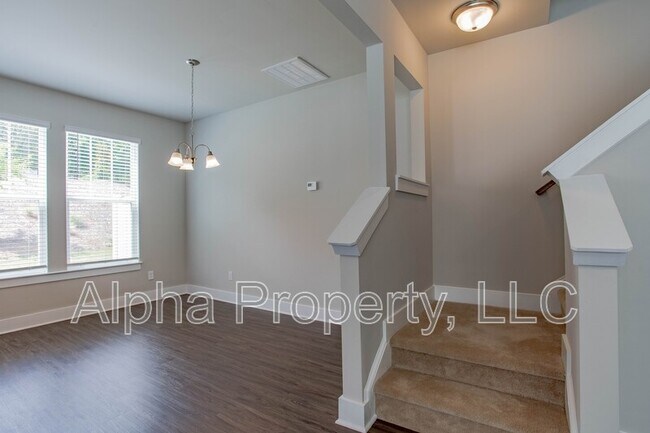 Building Photo - 385 Hague Dr