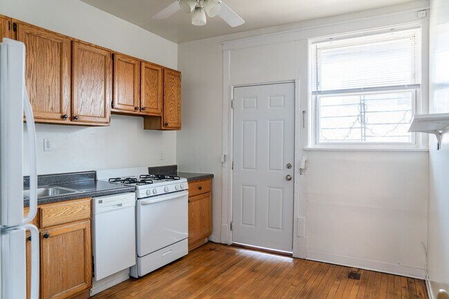 Building Photo - Lincoln Square/Ravenswood - Studio w/ Eat-...