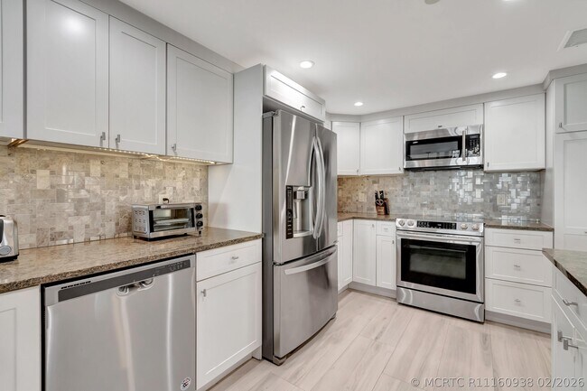 Building Photo - 3450 S Ocean Blvd