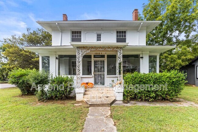Building Photo - 1501 N Chamberlain Ave