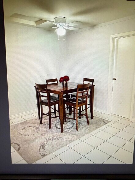 Building Photo - 1216 W Victory Blvd