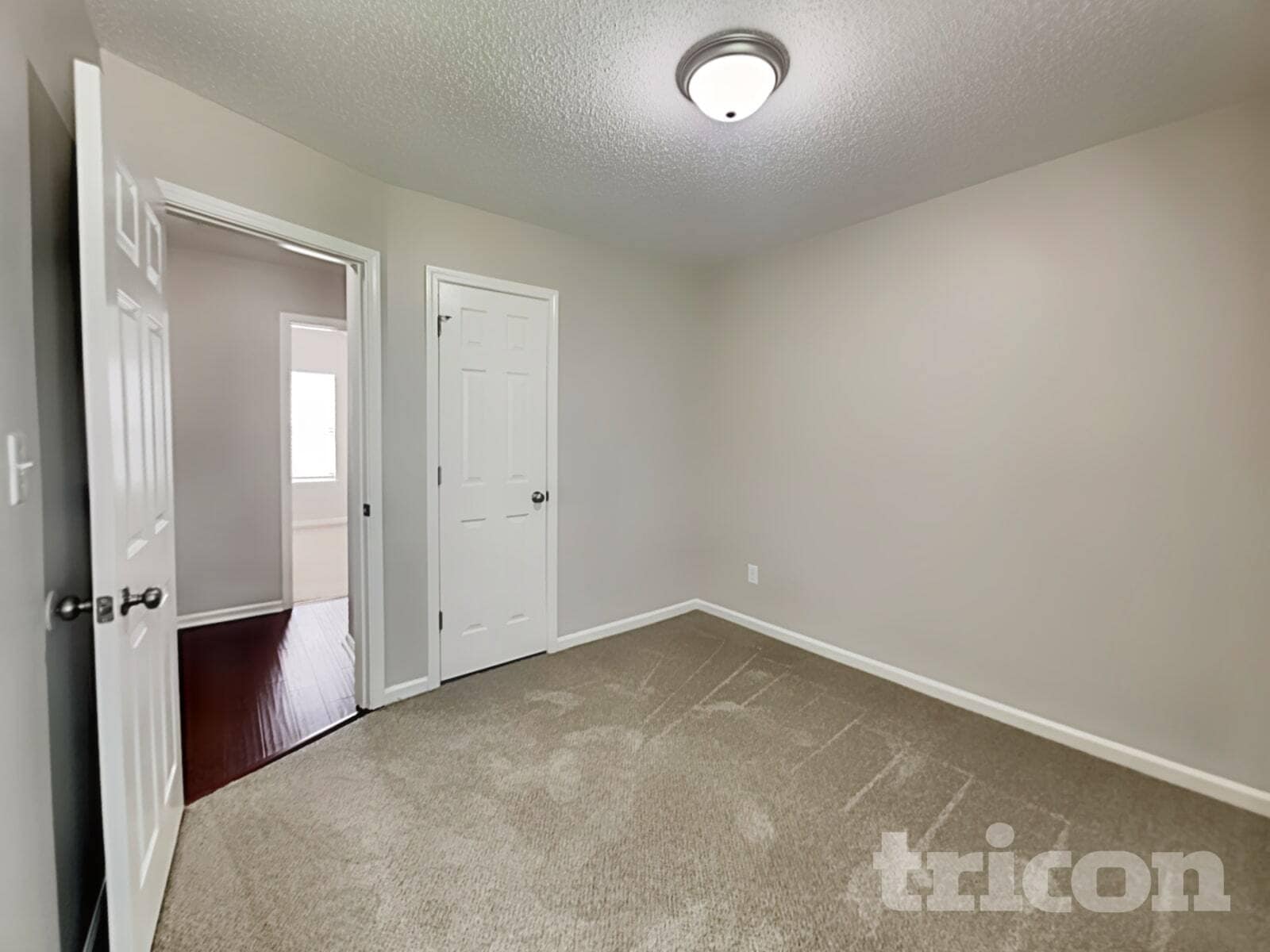 Building Photo - 1829 Mission Oaks St