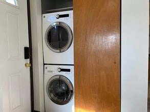 Building Photo - 2024 Goss St