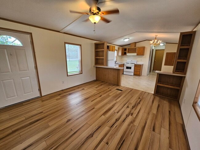 Building Photo - 208 Maverick Ln