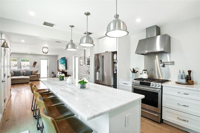 Building Photo - 1945 S Hibiscus Dr