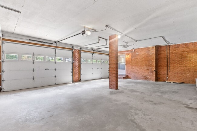 Building Photo - Large 4-Bed Brick Rancher with 2-Car Attached Garage!