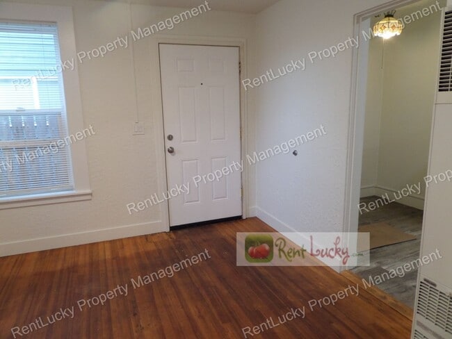 Building Photo - 2110-2116 NE 85th St