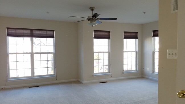 Building Photo - 3 Level *END UNIT* townhouse in Frederick ...